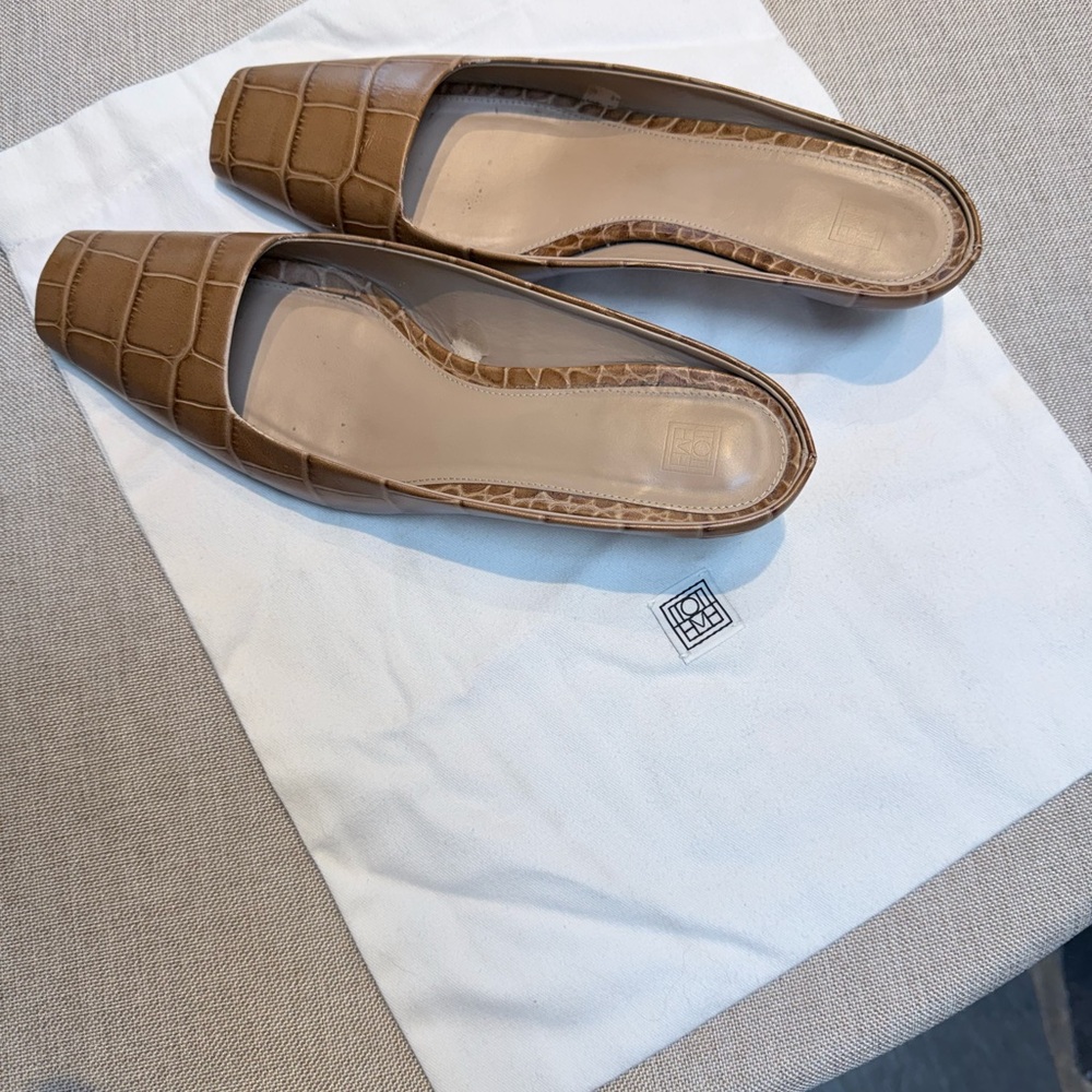 Toteme The Mule Croc-Embossed Flats - Picture 10 of 10